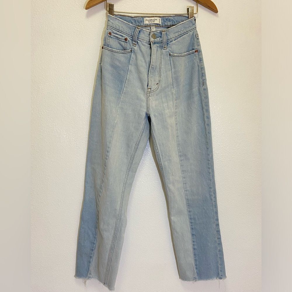 A&F - Curve Love The Ankle Straight Ultra High Rise Jeans - size 0/25